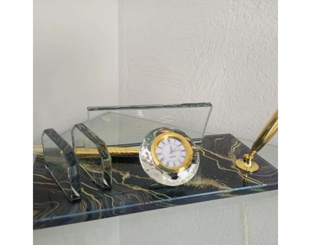 Kristal Masa İsimliği